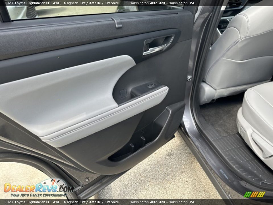 Door Panel of 2023 Toyota Highlander XLE AWD Photo #19