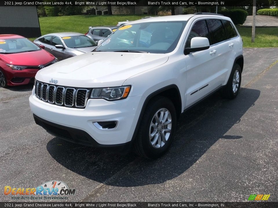 2021 Jeep Grand Cherokee Laredo 4x4 Bright White / Light Frost Beige/Black Photo #2