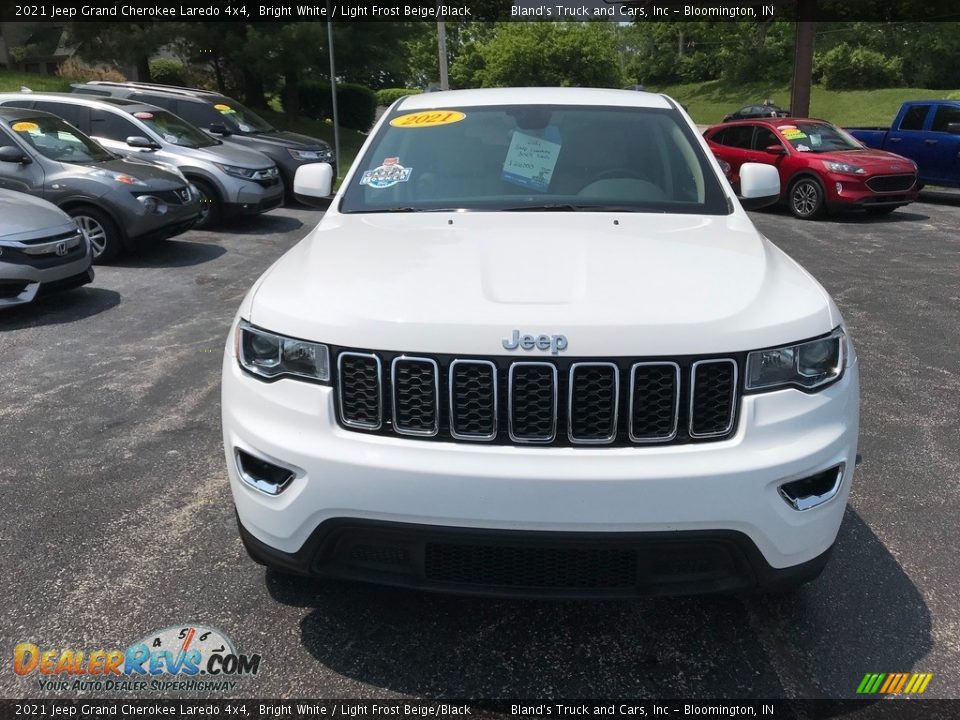 2021 Jeep Grand Cherokee Laredo 4x4 Bright White / Light Frost Beige/Black Photo #3