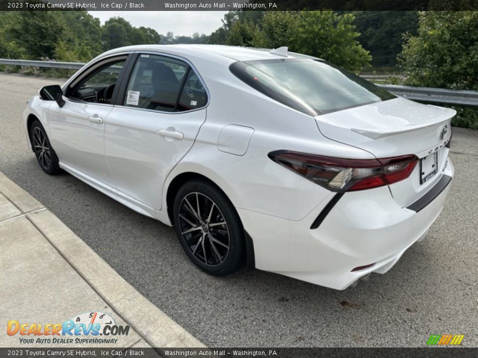 Ice Cap 2023 Toyota Camry SE Hybrid Photo #2