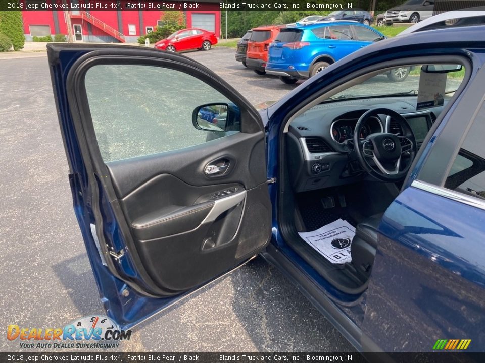 2018 Jeep Cherokee Latitude Plus 4x4 Patriot Blue Pearl / Black Photo #8