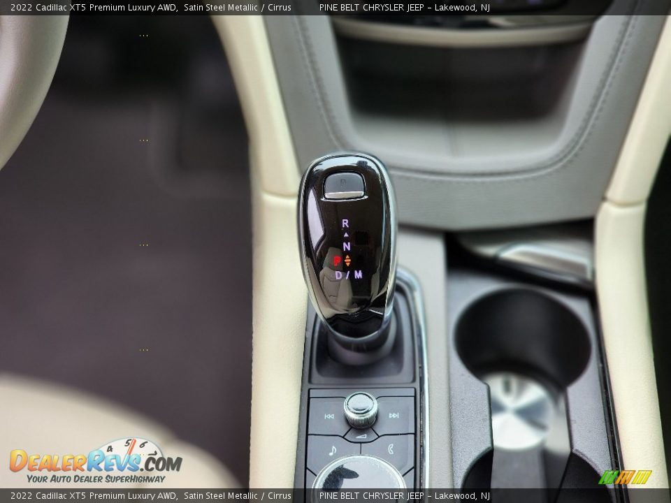 2022 Cadillac XT5 Premium Luxury AWD Shifter Photo #10