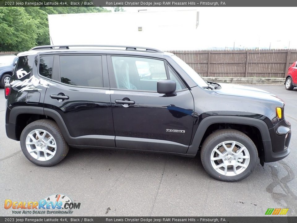 Black 2023 Jeep Renegade Latitude 4x4 Photo #7