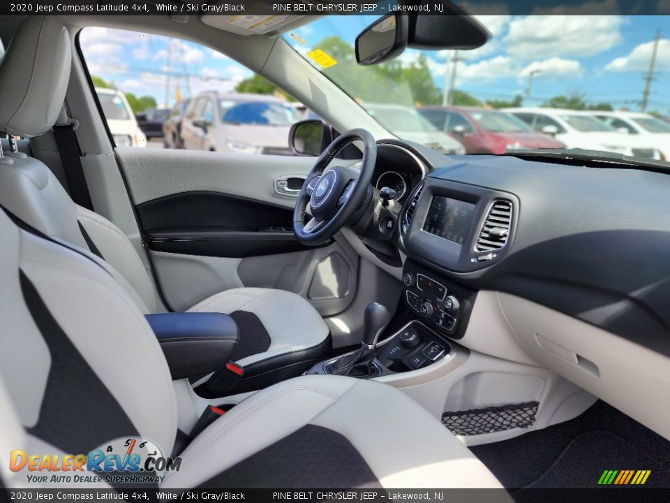 2020 Jeep Compass Latitude 4x4 White / Ski Gray/Black Photo #24