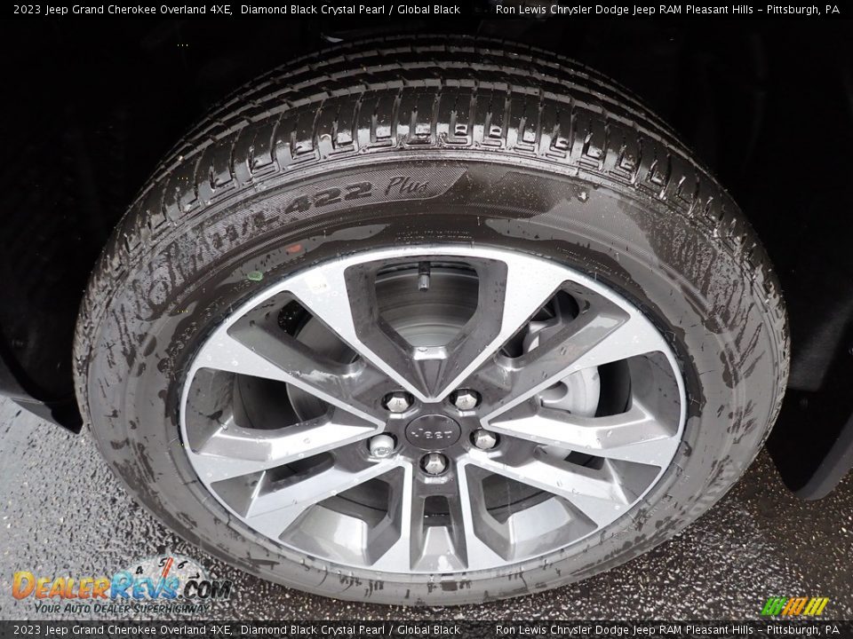 2023 Jeep Grand Cherokee Overland 4XE Diamond Black Crystal Pearl / Global Black Photo #10