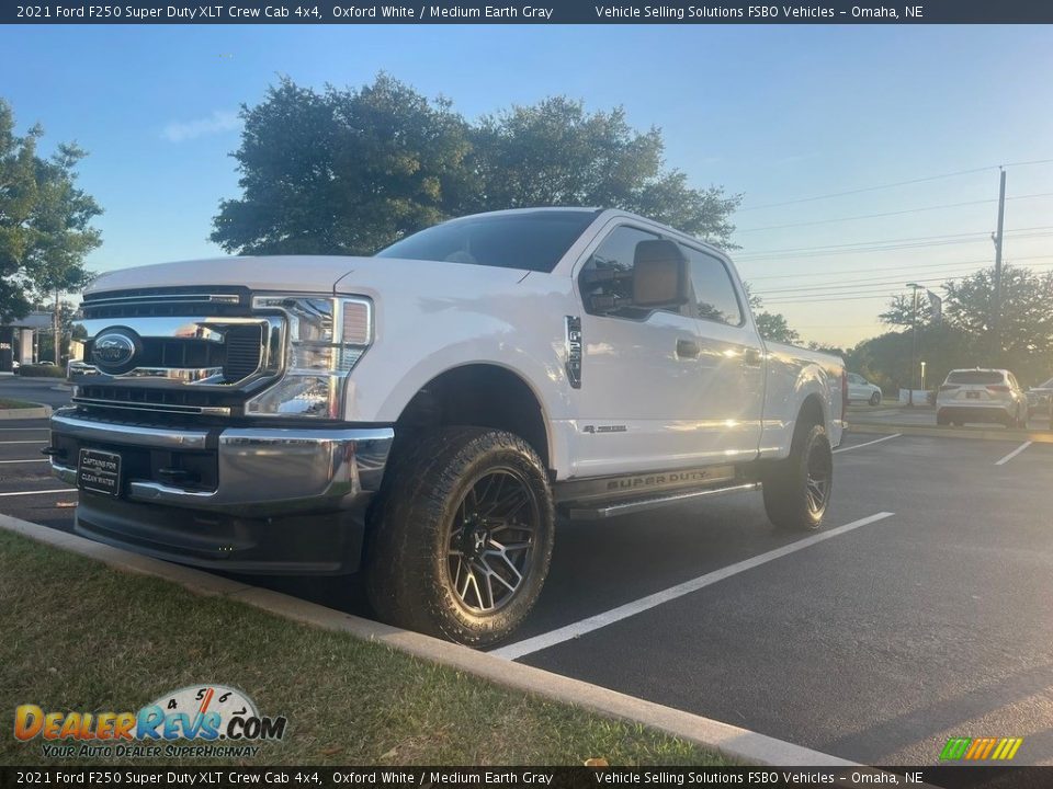 2021 Ford F250 Super Duty XLT Crew Cab 4x4 Oxford White / Medium Earth Gray Photo #1