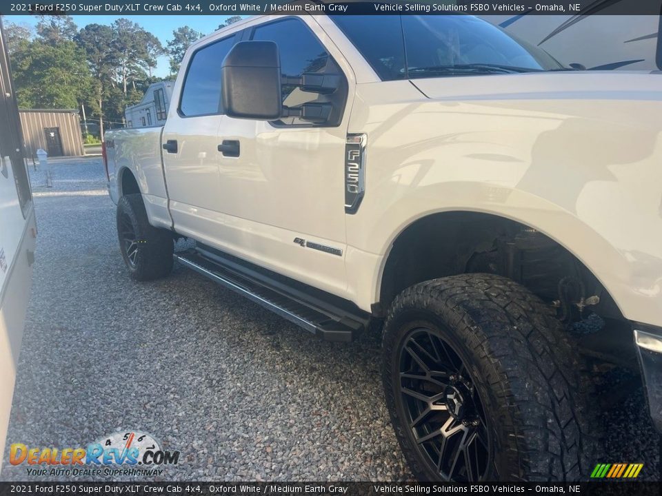 2021 Ford F250 Super Duty XLT Crew Cab 4x4 Oxford White / Medium Earth Gray Photo #14