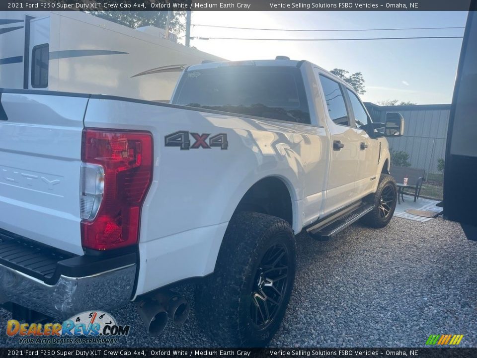 2021 Ford F250 Super Duty XLT Crew Cab 4x4 Oxford White / Medium Earth Gray Photo #17