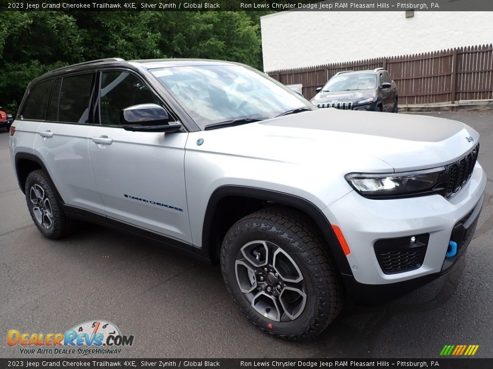 Front 3/4 View of 2023 Jeep Grand Cherokee Trailhawk 4XE Photo #8