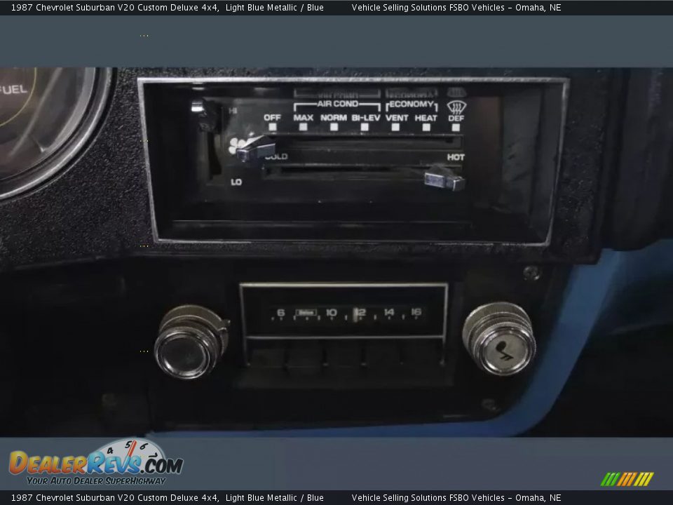 Controls of 1987 Chevrolet Suburban V20 Custom Deluxe 4x4 Photo #6