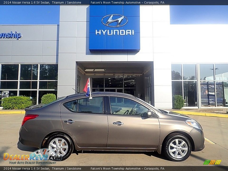 2014 Nissan Versa 1.6 SV Sedan Titanium / Sandstone Photo #1