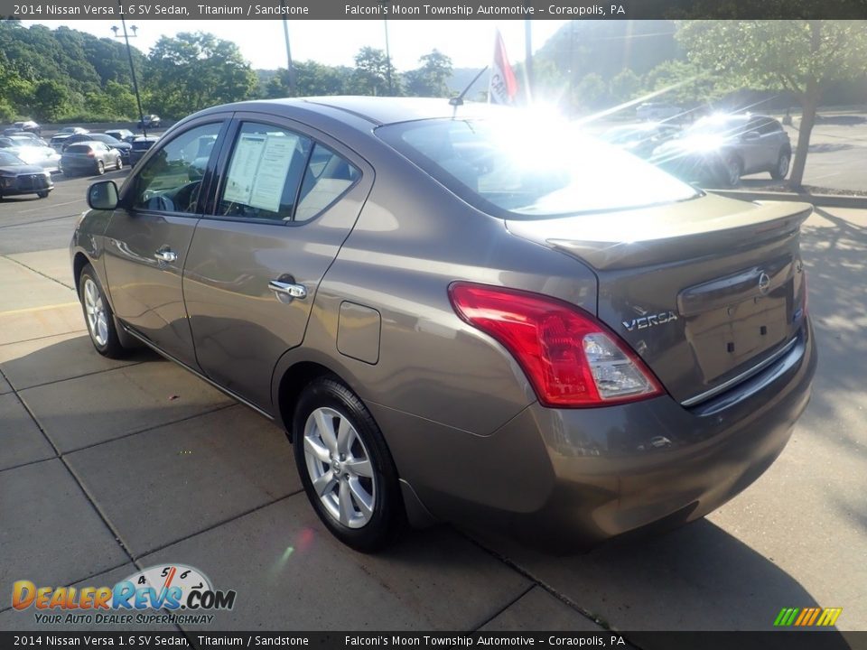 2014 Nissan Versa 1.6 SV Sedan Titanium / Sandstone Photo #4