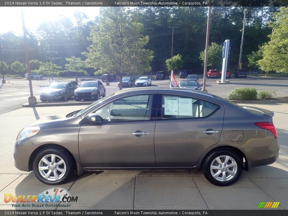 2014 Nissan Versa 1.6 SV Sedan Titanium / Sandstone Photo #5