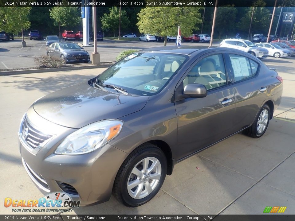 2014 Nissan Versa 1.6 SV Sedan Titanium / Sandstone Photo #6