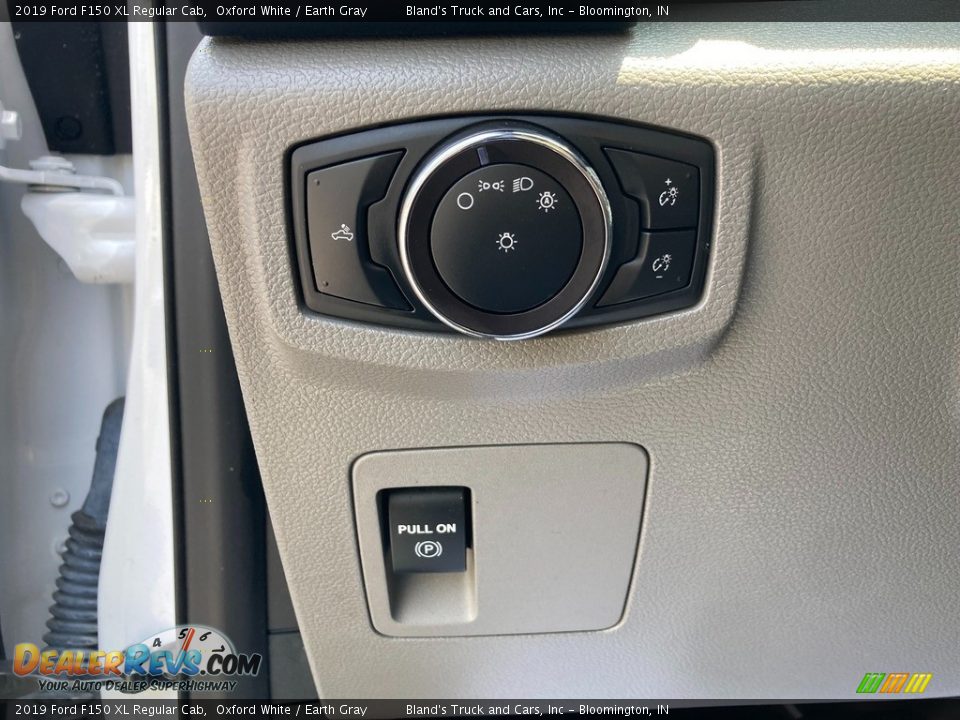 2019 Ford F150 XL Regular Cab Oxford White / Earth Gray Photo #18