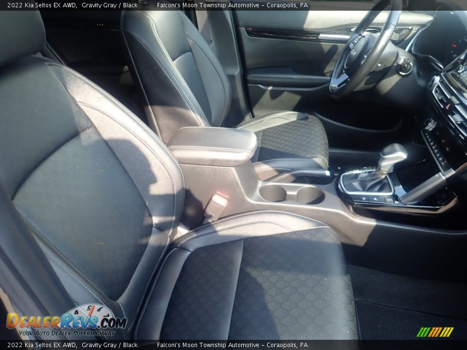 Front Seat of 2022 Kia Seltos EX AWD Photo #11