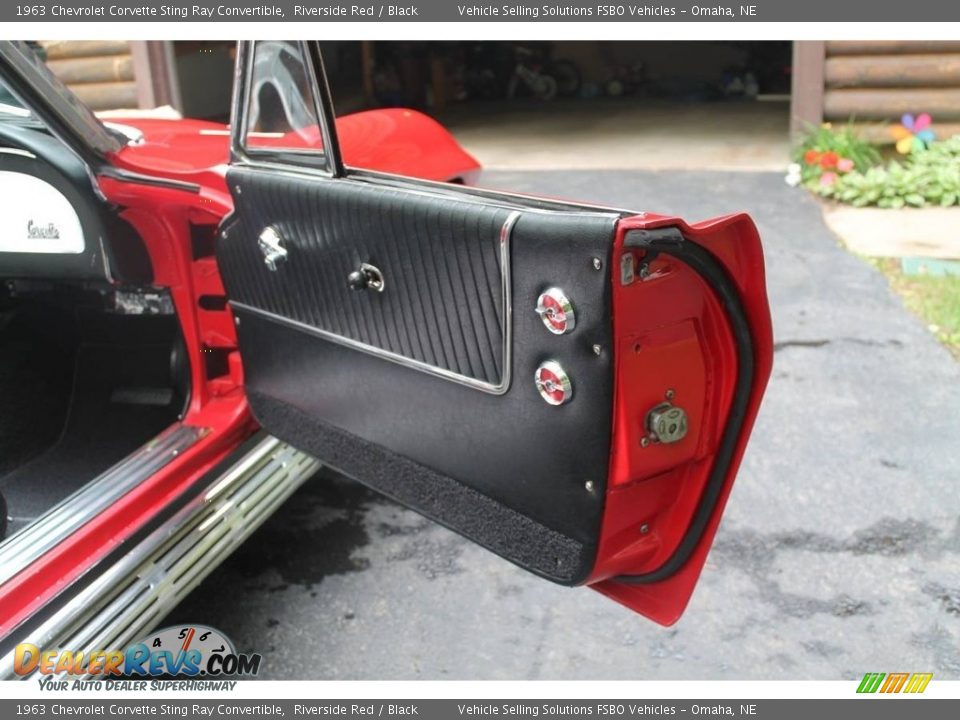 Door Panel of 1963 Chevrolet Corvette Sting Ray Convertible Photo #6