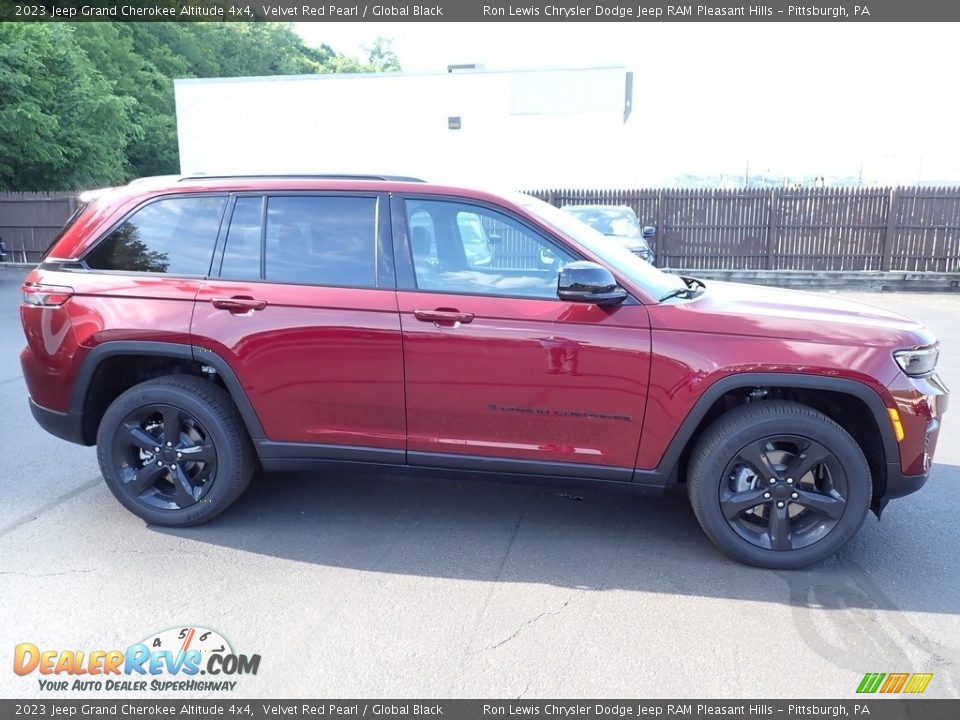 2023 Jeep Grand Cherokee Altitude 4x4 Velvet Red Pearl / Global Black Photo #7