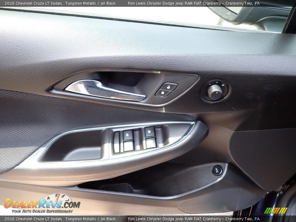 Door Panel of 2016 Chevrolet Cruze LT Sedan Photo #15