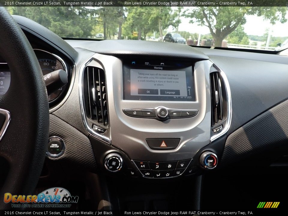 Controls of 2016 Chevrolet Cruze LT Sedan Photo #16