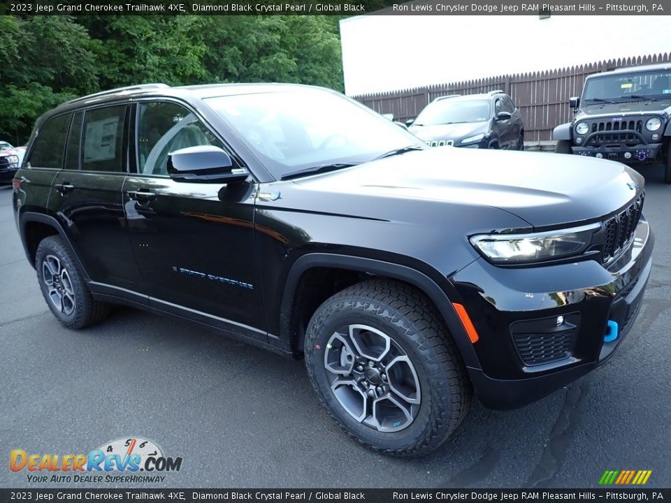 Front 3/4 View of 2023 Jeep Grand Cherokee Trailhawk 4XE Photo #8