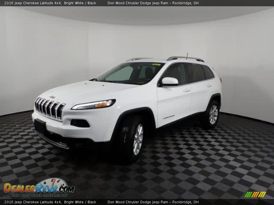 2016 Jeep Cherokee Latitude 4x4 Bright White / Black Photo #6