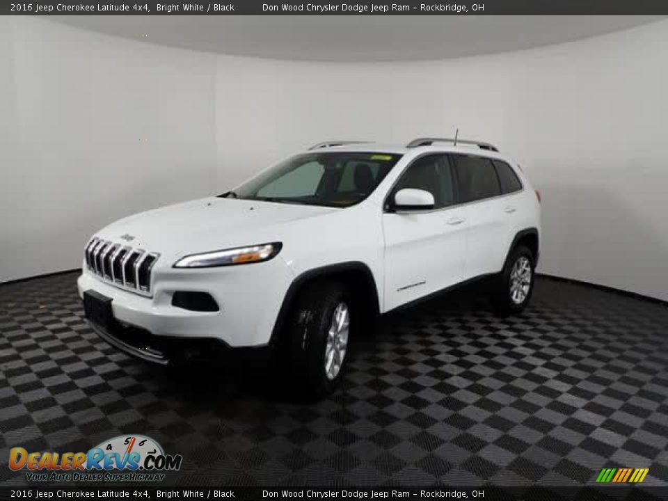 2016 Jeep Cherokee Latitude 4x4 Bright White / Black Photo #6