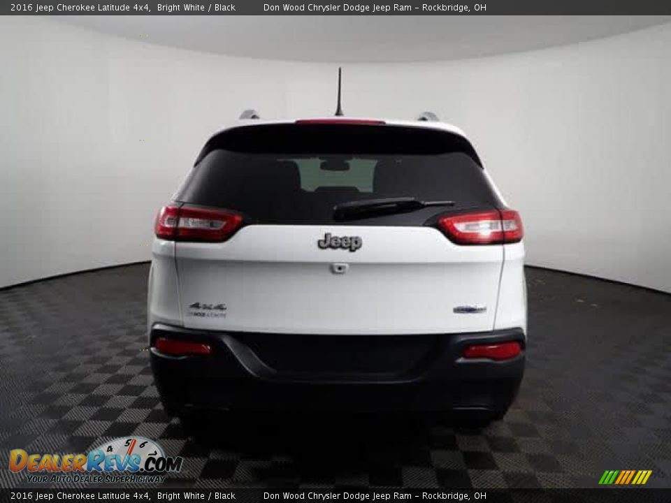 2016 Jeep Cherokee Latitude 4x4 Bright White / Black Photo #8