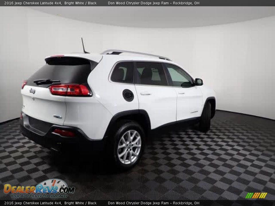 2016 Jeep Cherokee Latitude 4x4 Bright White / Black Photo #11