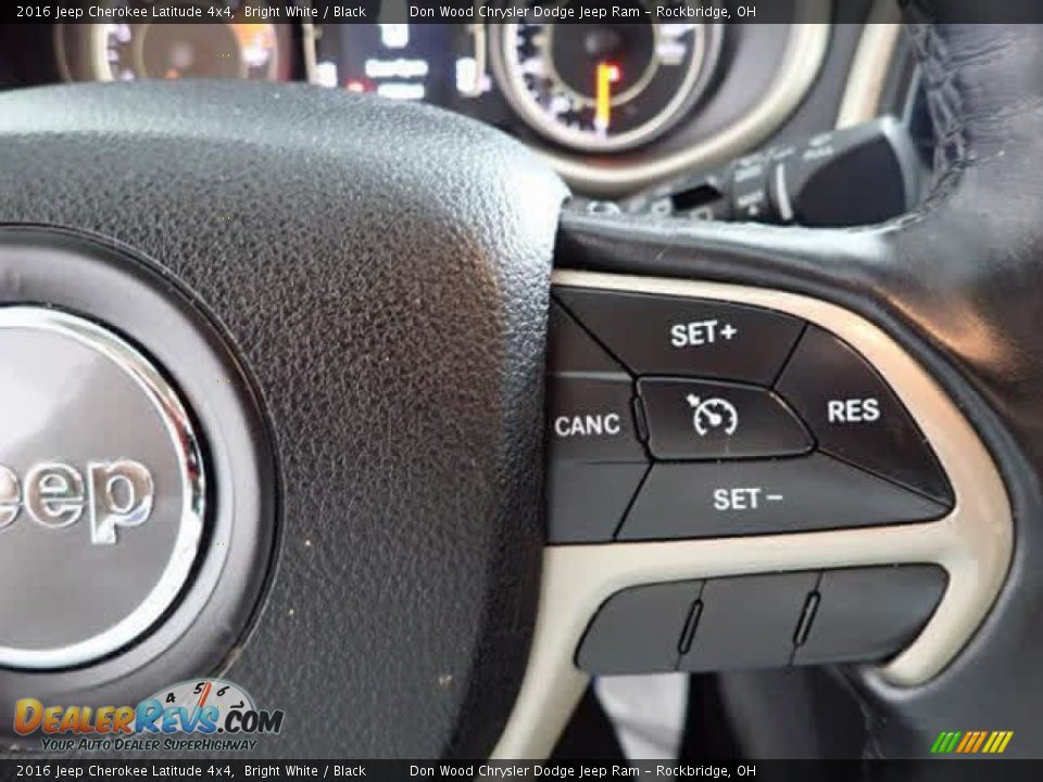 2016 Jeep Cherokee Latitude 4x4 Bright White / Black Photo #17