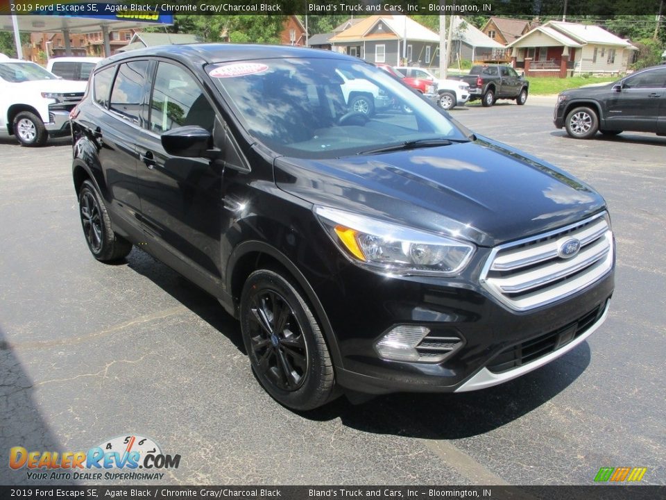 Front 3/4 View of 2019 Ford Escape SE Photo #5