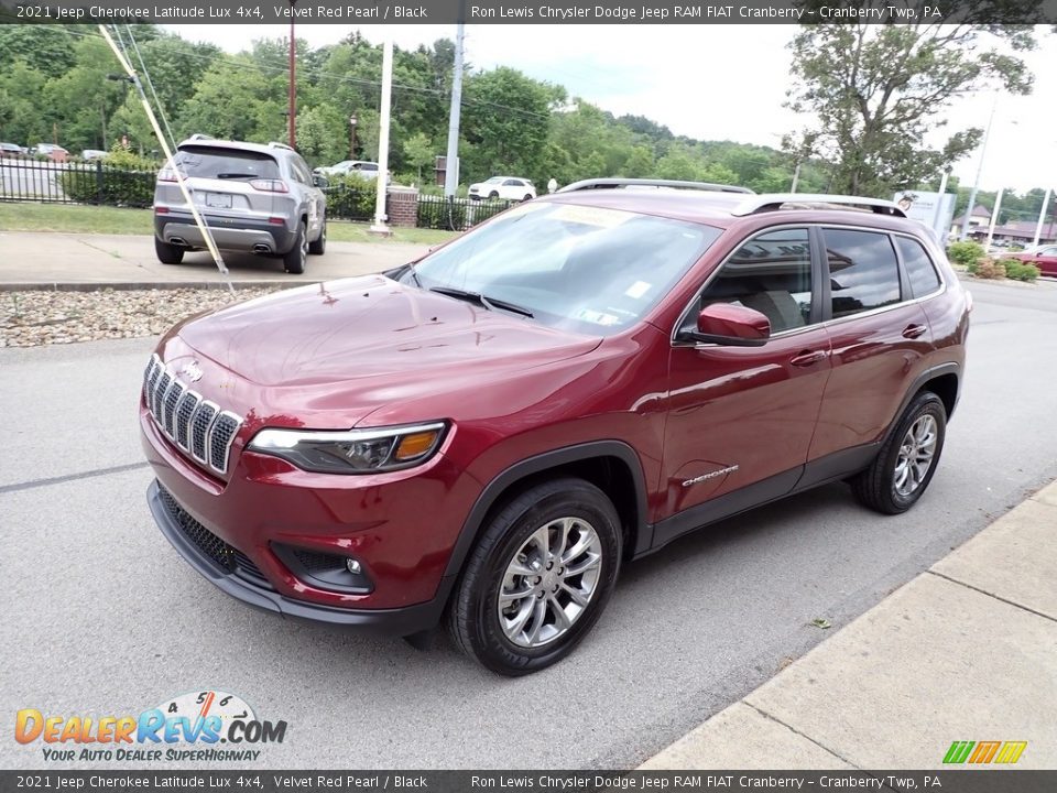 2021 Jeep Cherokee Latitude Lux 4x4 Velvet Red Pearl / Black Photo #4