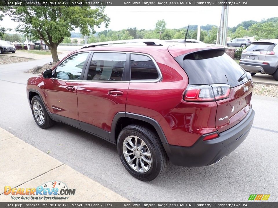 2021 Jeep Cherokee Latitude Lux 4x4 Velvet Red Pearl / Black Photo #6