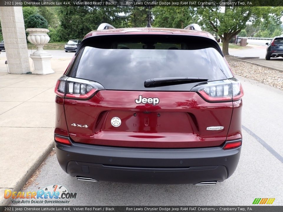 2021 Jeep Cherokee Latitude Lux 4x4 Velvet Red Pearl / Black Photo #7