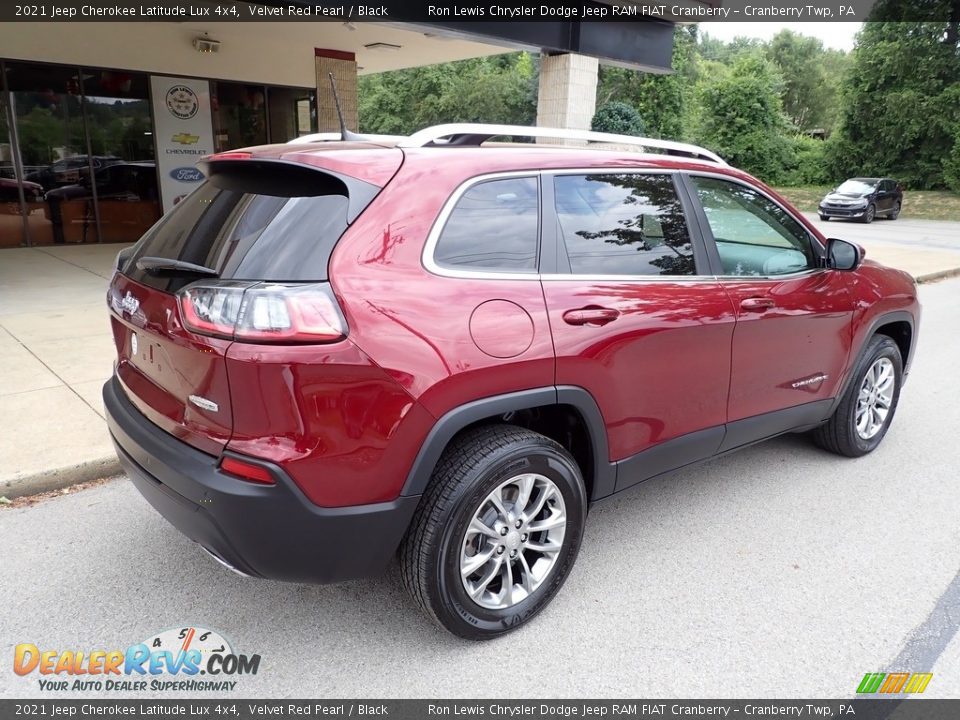 2021 Jeep Cherokee Latitude Lux 4x4 Velvet Red Pearl / Black Photo #8