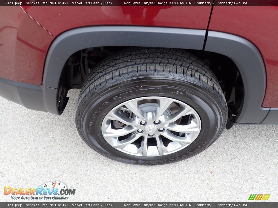 2021 Jeep Cherokee Latitude Lux 4x4 Velvet Red Pearl / Black Photo #9