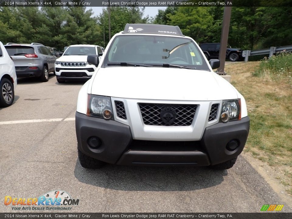 2014 Nissan Xterra X 4x4 Glacier White / Gray Photo #2