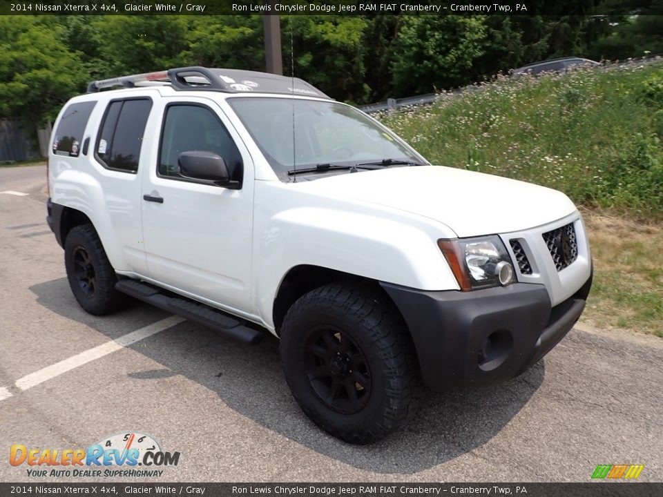 Front 3/4 View of 2014 Nissan Xterra X 4x4 Photo #3