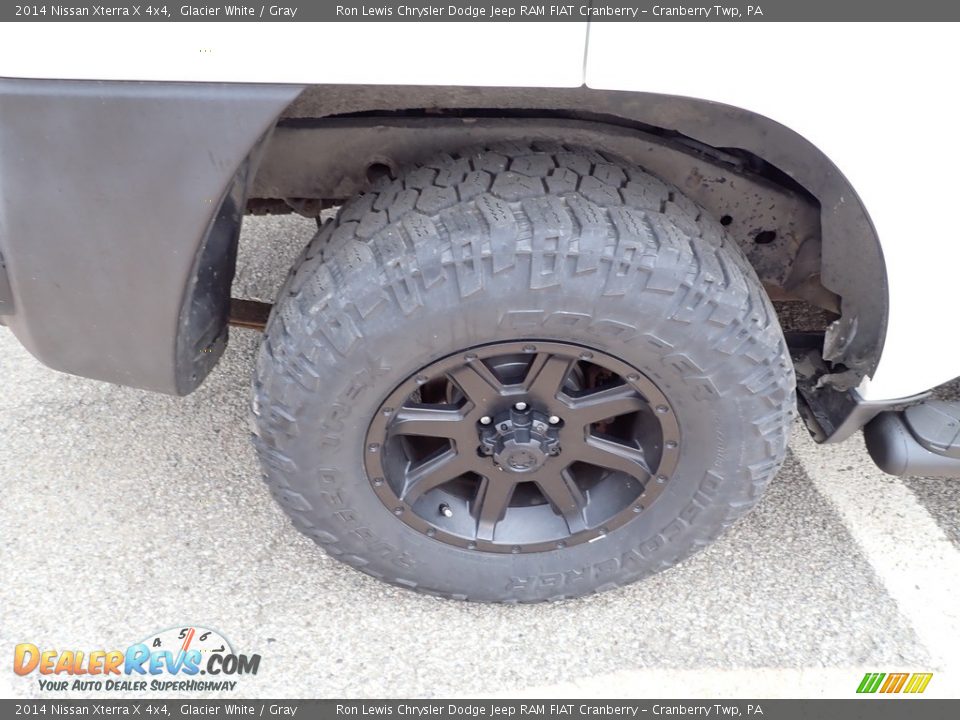 2014 Nissan Xterra X 4x4 Glacier White / Gray Photo #5