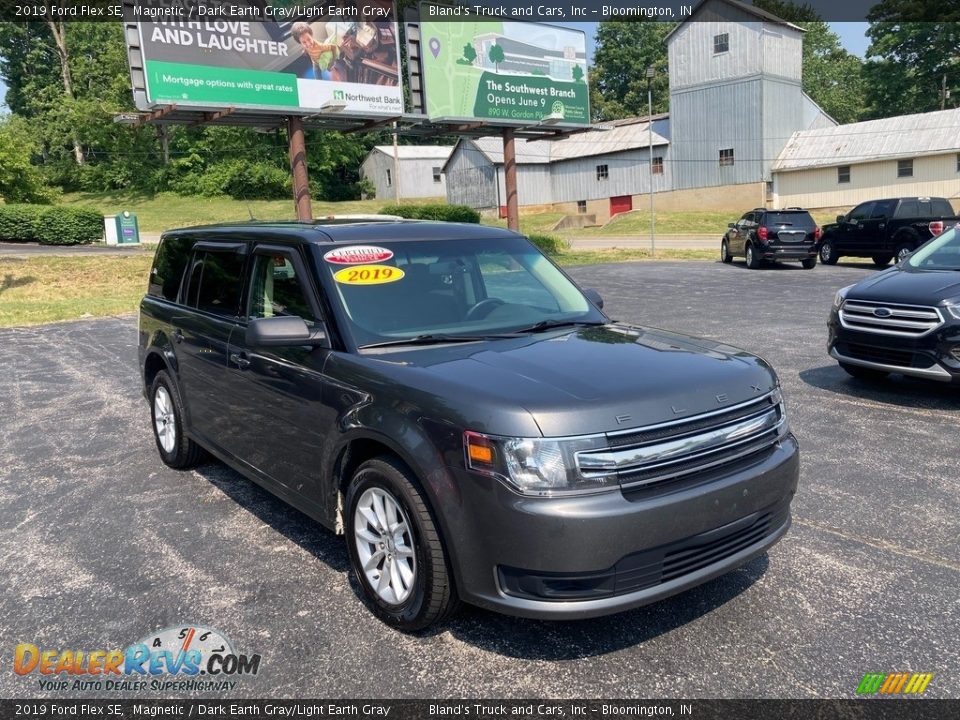 Front 3/4 View of 2019 Ford Flex SE Photo #6