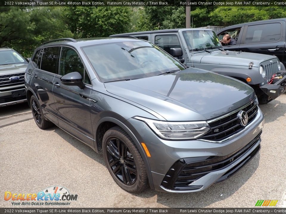Front 3/4 View of 2022 Volkswagen Tiguan SE R-Line 4Motion Black Edition Photo #3