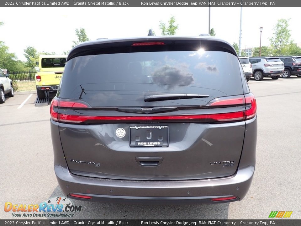 2023 Chrysler Pacifica Limited AWD Granite Crystal Metallic / Black Photo #4