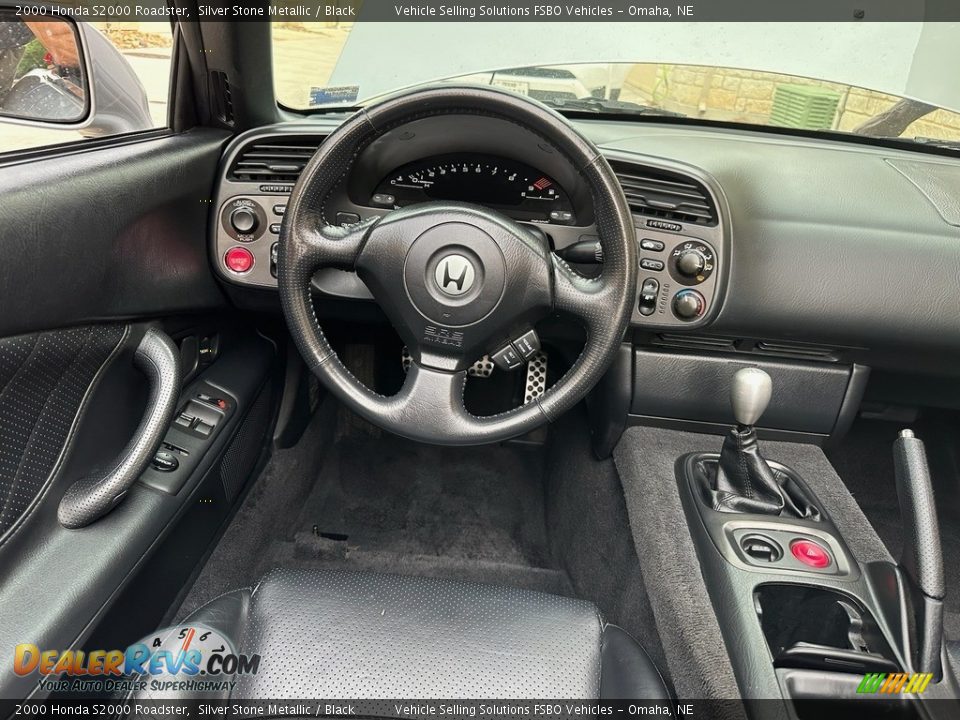 Dashboard of 2000 Honda S2000 Roadster Photo #2