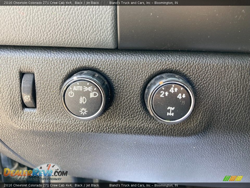 Controls of 2016 Chevrolet Colorado Z71 Crew Cab 4x4 Photo #23