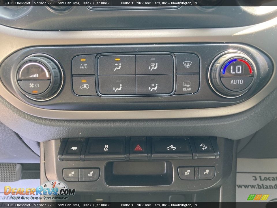 Controls of 2016 Chevrolet Colorado Z71 Crew Cab 4x4 Photo #30