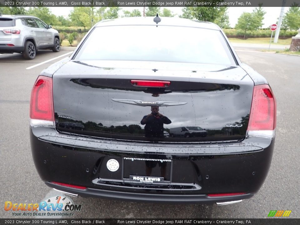 2023 Chrysler 300 Touring L AWD Gloss Black / Black Photo #4