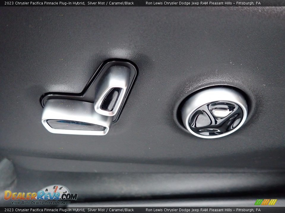 2023 Chrysler Pacifica Pinnacle Plug-In Hybrid Silver Mist / Caramel/Black Photo #17