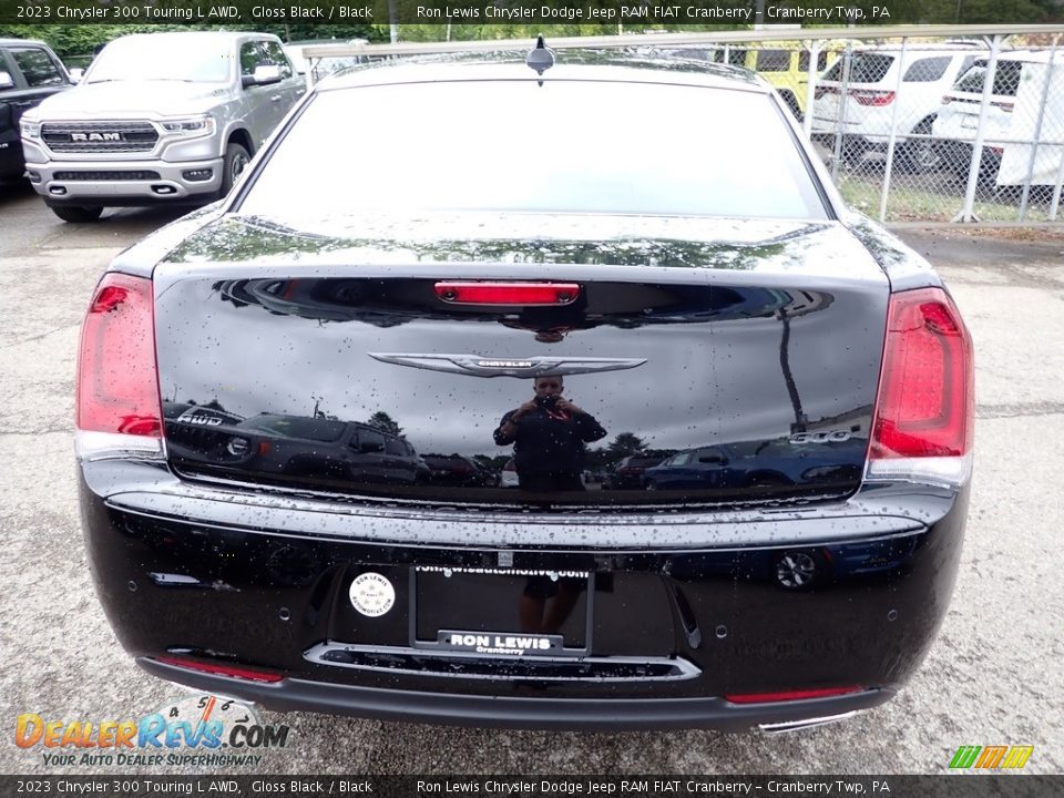 2023 Chrysler 300 Touring L AWD Gloss Black / Black Photo #4