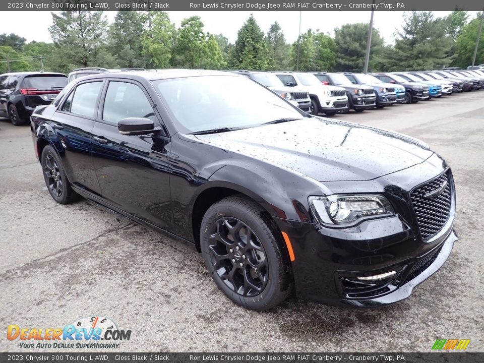 Front 3/4 View of 2023 Chrysler 300 Touring L AWD Photo #7
