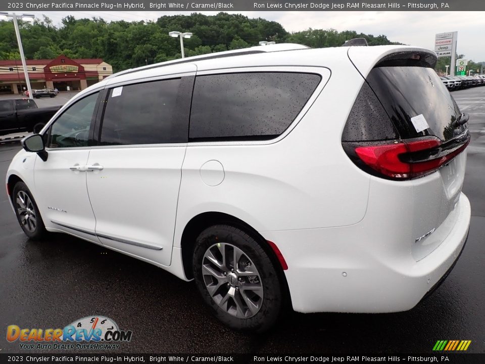 2023 Chrysler Pacifica Pinnacle Plug-In Hybrid Bright White / Caramel/Black Photo #3